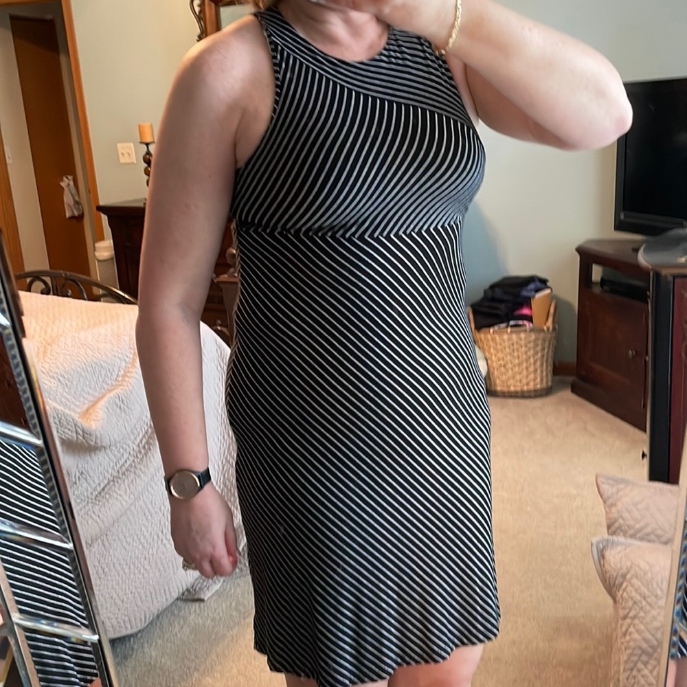 Ready for Summer Athleta black and white sleeveless dress